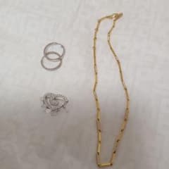 Swarovskiゴールドネックレス フープピアス ブローチ 3点セット - メルカリ