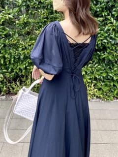 【美品】COCO DEAL バックオープンパフスリーブワンピース ネイビーのサムネイル