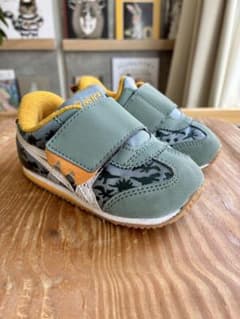 ASICS アシックス13.5cm 恐竜のサムネイル