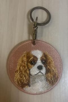 EMJOUR エンジュール 動物刺繍キーホルダー キャバリアのサムネイル