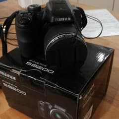 富士フィルム　S8200 デジカメのサムネイル