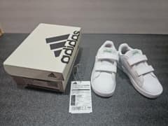 新品、未使用　adidas　スニーカー　キッズ16のサムネイル