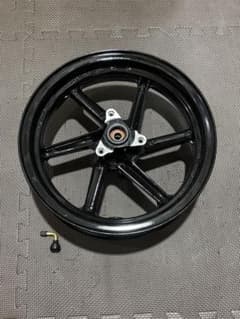 送料無料！NSR50 後期型リアホイール 黒 自家塗装品 色ムラ、傷あり。のサムネイル
