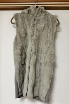 値下げ　 未使用　DouDou ラビットファー ベスト ジレ　ベージュ 毛皮 美品 DouDouラビットファーベスト ジレ グレー フリー - メルカリ