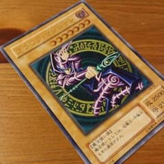 【もんちゃん様専用】遊戯王 ブラックマジシャン レリーフのサムネイル