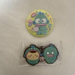 ちいかわ×サンリオキャラクターズ ラバーキーホルダー ハンギョドン、缶バッジのサムネイル
