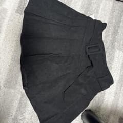 黒のプリーツスカートのサムネイル