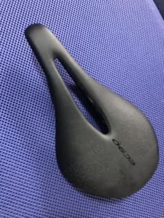 EC90 軽量カーボンサドル 143mmのサムネイル