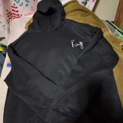 黒いフード付きパーカー Kingロゴのサムネイル