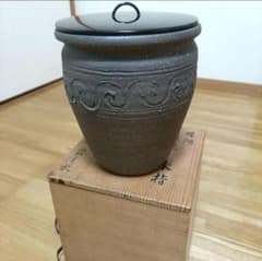 【珠洲焼】水指 銘 岩清水 波文 黒色 陶磁器 茶道具 花生 希少価値 珠洲焼】水指 銘 岩清水 波文 黒色 陶磁器 茶道具 花生 希少価値