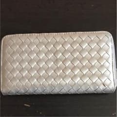 金色の長財布のサムネイル