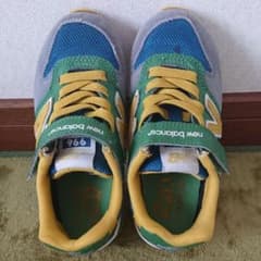 ニューバランス スニーカーのサムネイル