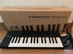 Native Instruments  KOMPLETE KONTROL M32のサムネイル