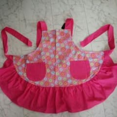 値下げ！1000円⇨888円　花柄ピンクの可愛いエプロン♡　新品未使用タグ付きのサムネイル