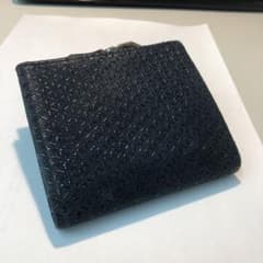 印伝の二つ折りの財布、中古品になります、擦れも少なく美品だと思います。のサムネイル