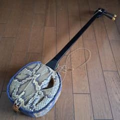 現状品　ジャンク　三線 本皮使用 ケース付き　破れあり 沖縄　修理・部品取りに 沖縄 三線 本皮 破れあり 部品欠品 ジャンク品 現状渡し - メルカリ