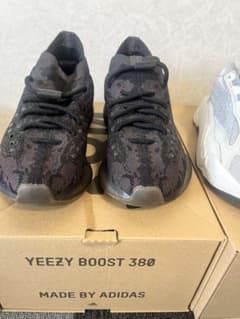 YEEZY BOOST 380 ブラック/カモフラージュのサムネイル