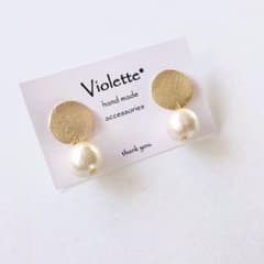 大人可愛い✴︎メタルプレートとコットンパールのイヤリング、ピアスのサムネイル