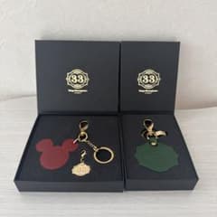 Tokyo Disneyland Club 33 キーホルダー 2種セット Tokyo Disneyland Club 33 キーホルダー 2種セット - メルカリ