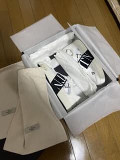 VALENTINO カーフスキン ローカットスニーカーのサムネイル