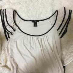 H&M 肩フリルTシャツのサムネイル