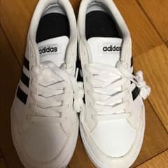 adidasシューズのサムネイル