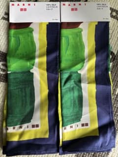 MARNI×UNIQLOスカーフ　2枚のサムネイル