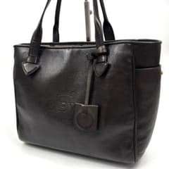 ロエベ ヘリテージ トートバッグ レザーチャーム レザー ブラック 型押しロゴ LOEWE ヘリテージ ロゴ型押し レザーチャーム ゴールド金具 トート