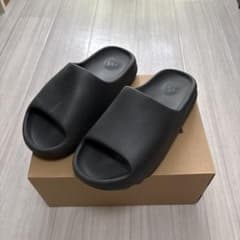 Yeezy Slide イージースライド Dark Onyx ダークオニキスのサムネイル