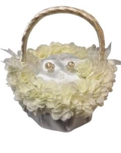ホワイトリングピロー 花飾り•パール付き　結婚式　リングガール　リングボーイのサムネイル