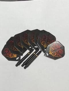 紙フライト8枚＆ハローズ SUPERGRIP カーボンシャフトのサムネイル