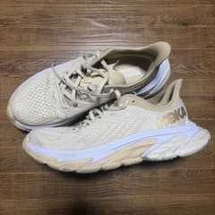 HOKA ONE ONE Clifton 9 ベージュ スニーカーのサムネイル