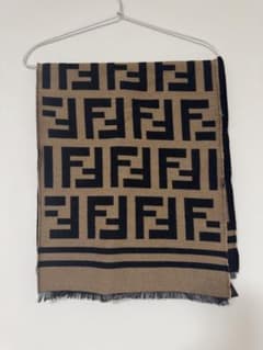 FENDI フェンディ FFロゴ　マフラー 正規品　目黒蓮 FENDI フェンディ FFロゴ マフラー 正規品 目黒蓮 - メルカリ