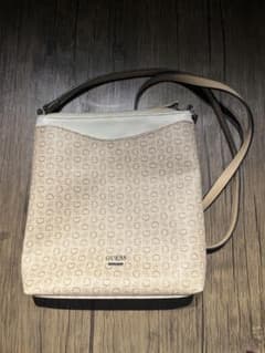 GUESS ショルダーバッグ ベージュのサムネイル