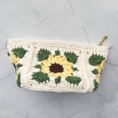 ハンドメイド ひまわりモチーフ かぎ針編みポーチのサムネイル