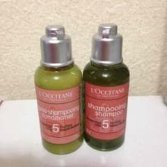ファイブハーブス リペアリングシャンプー&コンディショナーのサムネイル