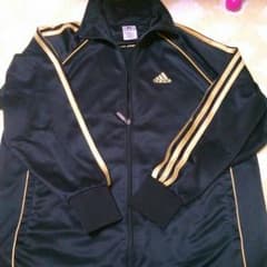 adidasのサムネイル
