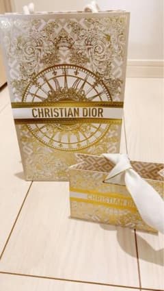 Christian Dior 紙袋 ゴールドとホワイトのサムネイル