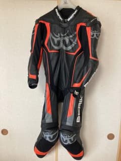 BERIK レーシングスーツ 黒/赤のサムネイル