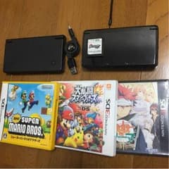 任天堂3DS本体 DSi本体 ソフト4本 携帯充電器 SDカード セットのサムネイル