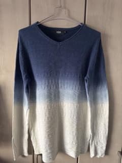 AZUL BY MOUSSY（アズールバイマウジー）」のグラデーションVネック