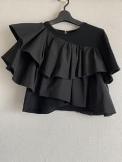 CADUNE アシメラッフルクロップドＴシャツ フリルトップスのサムネイル