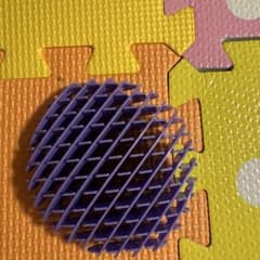 紫色のラウンド型プラスチックおもちゃのサムネイル