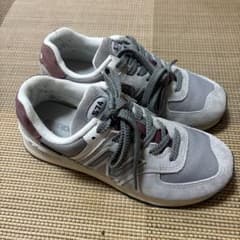 New Balance 574 グレー×ボルドー スニーカー24センチのサムネイル