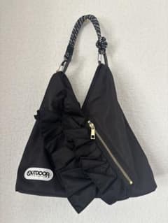 OUTDOOR RISLEY ブラックナイロンショルダーバッグ RISLEY OUTDOORフリルショルダーバッグ♡ブラック - メルカリ