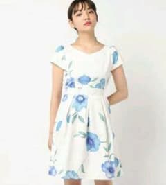 [美品]CECIL McBEE　花柄　ワンピースのサムネイル