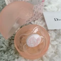 Dior おしゃぶりのサムネイル