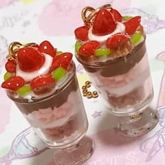 ミニパフェ いちご チョコレート 2番 樹脂粘土 チャーム ハンドメイド