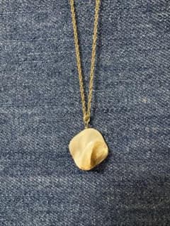 クリーム色のシェルネックレス　ハンドメイド　40センチのサムネイル