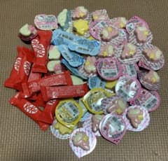 サンリオ キットカット チョコレート 63個のサムネイル